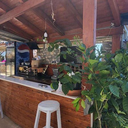Jon Rooms Himare Esterno foto
