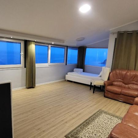 Jon Rooms Himare Esterno foto
