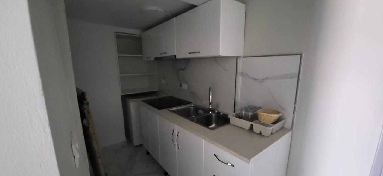 Jon Rooms Himare Esterno foto