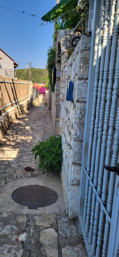 Jon Rooms Himare Esterno foto