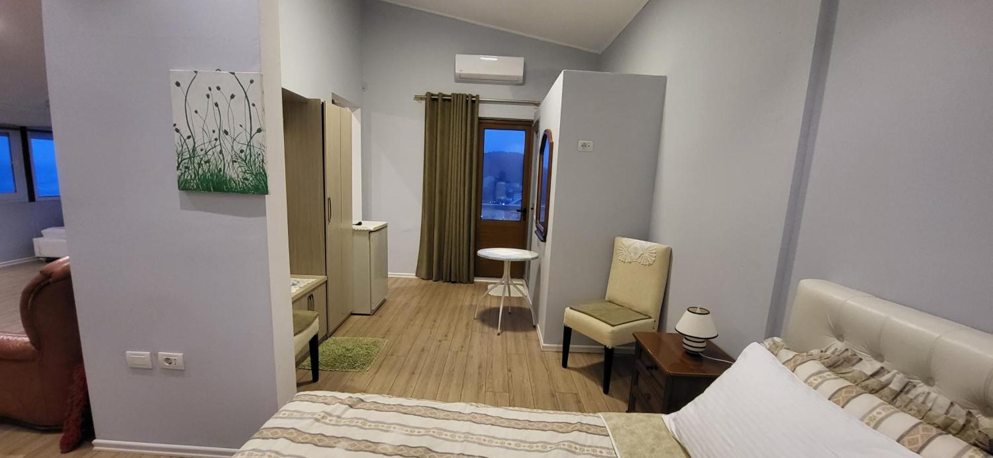 Jon Rooms Himare Esterno foto