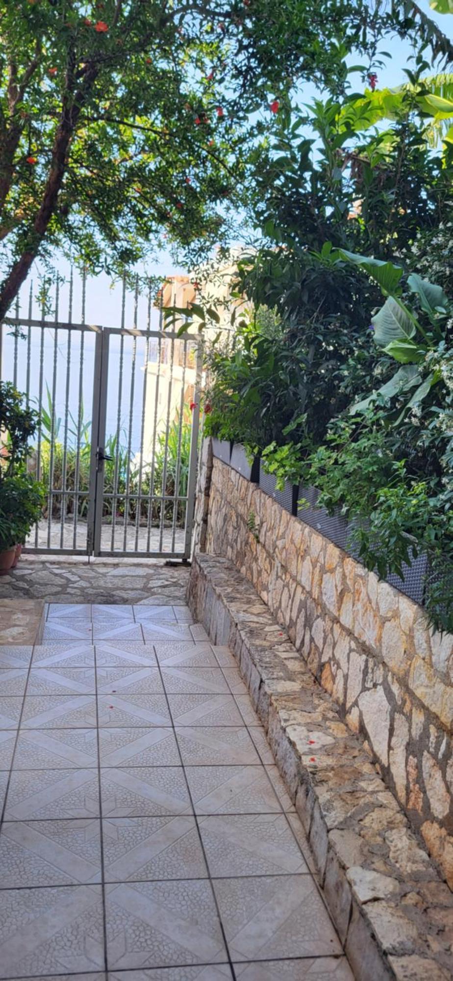 Jon Rooms Himare Esterno foto